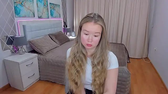 Snapshot of PollyOcean chatting on February 12, 10:35 am PollyOcean online show from February 12, 10:35 am