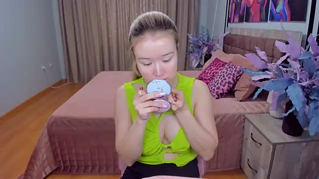 Snapshot of PollyOcean chatting on March 7, 9:40 am PollyOcean online show from March 7, 9:40 am