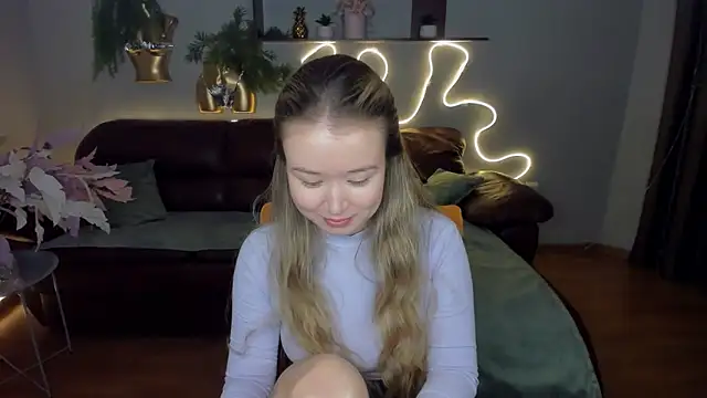 Snapshot of PollyOcean chatting on March 19, 1:51 pm PollyOcean online show from March 19, 1:51 pm