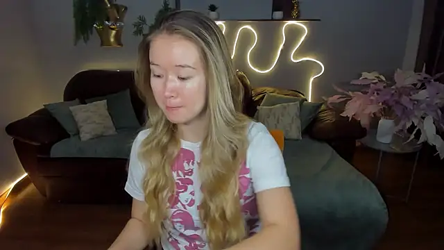 Snapshot of PollyOcean chatting on September 10, 5:40 am PollyOcean online show from September 10, 5:40 am