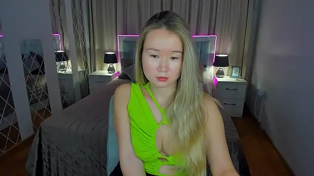 Snapshot of PollyOcean chatting on November 13, 10:58 am PollyOcean online show from November 13, 10:58 am