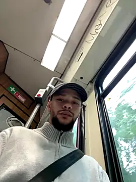 Lionayowe online show from October 8, 4:04 pm