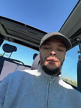 Snapshot of Lionayowe chatting on April 22, 1:01 pm Lionayowe online show from April 22, 1:01 pm