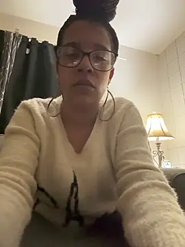 Snapshot of Alliejay chatting on May 10, 6:18 am Alliejay online show from May 10, 6:18 am