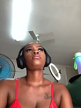 LuciousLips96 online show from February 8, 6:33 am