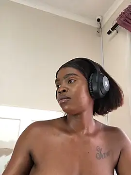 LuciousLips96 online show from February 13, 12:00 pm