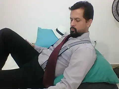 Snapshot of TRIISTAN_KING10 chatting on December 3, 8:06 pm TRIISTAN KING10 online show from December 3, 8:06 pm