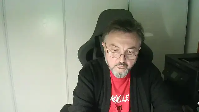 Snapshot of steb06 chatting on December 3, 4:38 pm steb06 online show from December 3, 4:38 pm