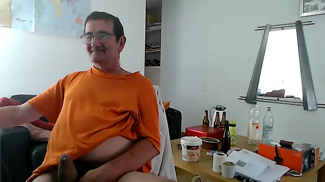 Snapshot of silvio-aus-luzern-CH chatting on July 19, 8:18 am silvio-aus-luzern-CH online show from July 19, 8:18 am