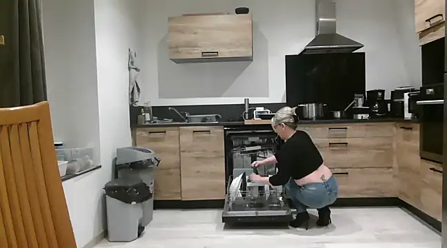 Snapshot of lilie69 chatting on February 13, 6:05 pm lilie69 online show from February 13, 6:05 pm