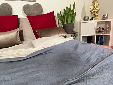 TiffanyRoxx online show from March 17, 12:19 am