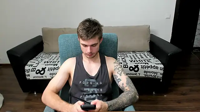 maks wolfis online show from December 19, 12:45 am