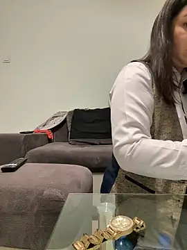 Snapshot of AlexandraGiogio chatting on April 19, 2:33 am AlexandraGiogio online show from April 19, 2:33 am