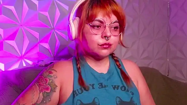 Snapshot of Satyn_doll chatting on September 19, 11:27 pm Satyn doll online show from September 19, 11:27 pm