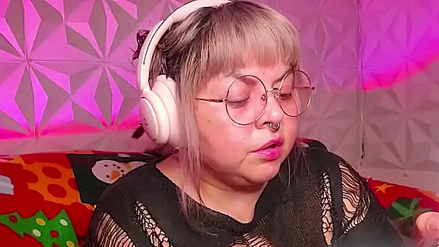 Satyn doll online show from December 14, 10:03 pm