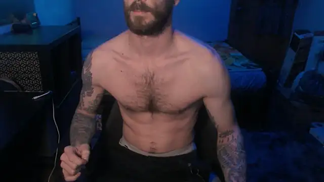 Snapshot of SexxxyLouis chatting on February 8, 4:25 pm SexxxyLouis online show from February 8, 4:25 pm