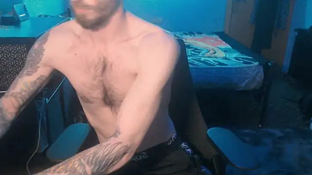 Snapshot of SexxxyLouis chatting on February 18, 5:42 pm SexxxyLouis online show from February 18, 5:42 pm