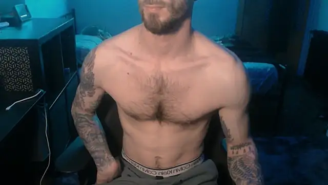 Snapshot of SexxxyLouis chatting on February 19, 8:31 pm SexxxyLouis online show from February 19, 8:31 pm