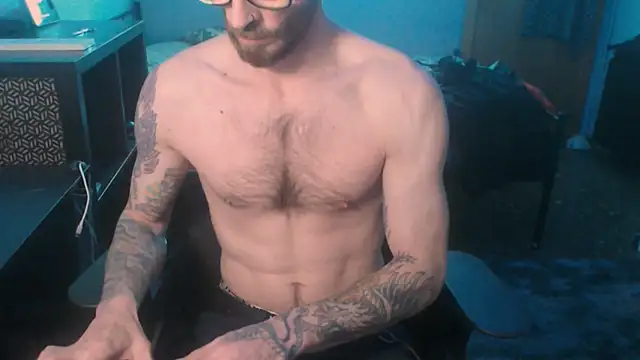 Snapshot of SexxxyLouis chatting on February 28, 2:09 pm SexxxyLouis online show from February 28, 2:09 pm