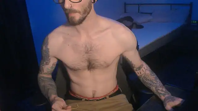 Snapshot of SexxxyLouis chatting on March 3, 6:33 pm SexxxyLouis online show from March 3, 6:33 pm