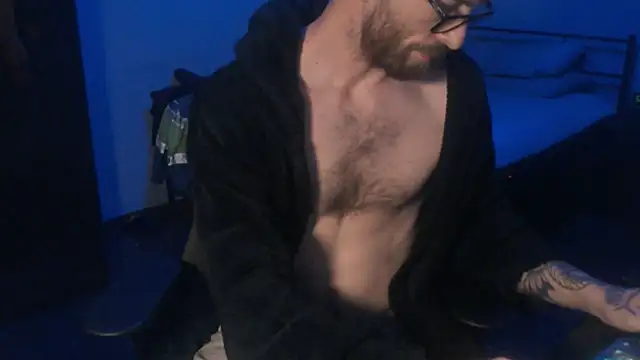 Snapshot of SexxxyLouis chatting on March 9, 9:14 pm SexxxyLouis online show from March 9, 9:14 pm