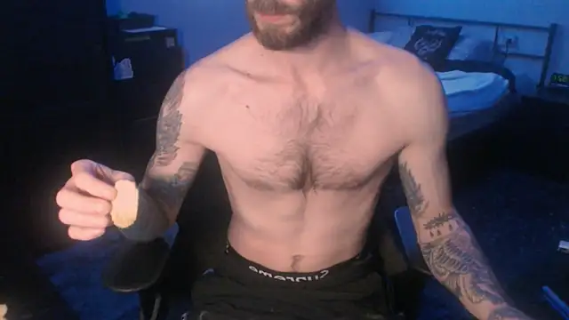 Snapshot of SexxxyLouis chatting on March 19, 6:23 pm SexxxyLouis online show from March 19, 6:23 pm