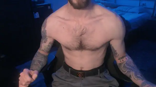 Snapshot of SexxxyLouis chatting on March 20, 8:20 am SexxxyLouis online show from March 20, 8:20 am