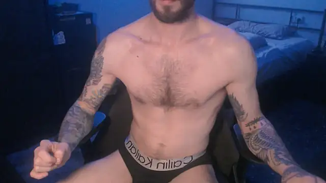 Snapshot of SexxxyLouis chatting on March 22, 2:03 pm SexxxyLouis online show from March 22, 2:03 pm