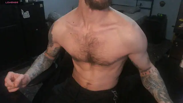 Snapshot of SexxxyLouis chatting on December 14, 11:15 am SexxxyLouis online show from December 14, 11:15 am