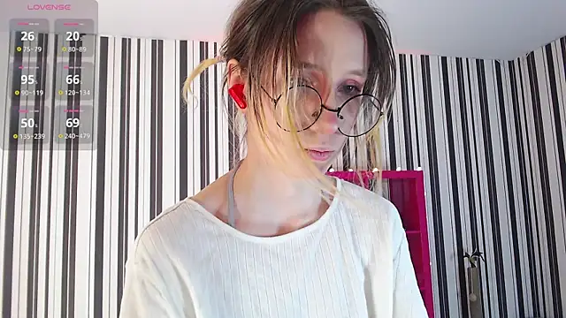 Snapshot of _Hanna_Moon_ chatting on February 9, 7:38 am Hanna Moon online show from February 9, 7:38 am