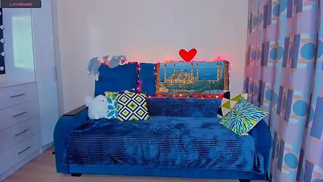 Snapshot of EllenMoore chatting on December 15, 2:30 am EllenMoore online show from December 15, 2:30 am