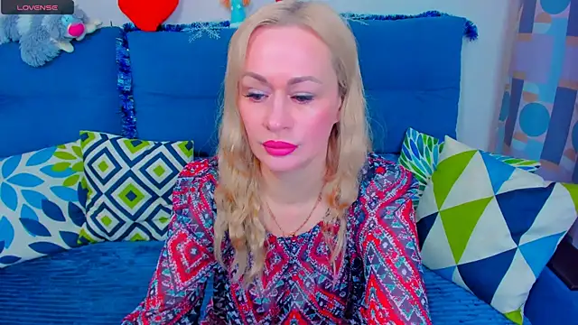 Snapshot of EllenMoore chatting on December 25, 3:40 am EllenMoore online show from December 25, 3:40 am