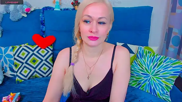 Snapshot of EllenMoore chatting on January 7, 5:33 am EllenMoore online show from January 7, 5:33 am