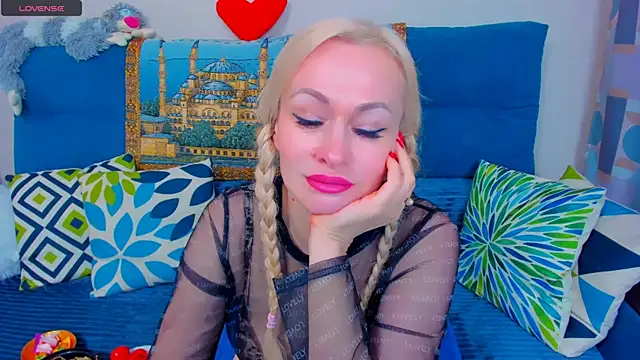 Snapshot of EllenMoore chatting on January 16, 2:30 am EllenMoore online show from January 16, 2:30 am