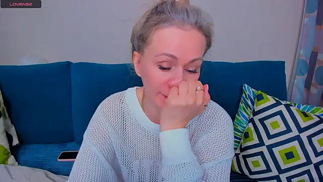 Snapshot of EllenMoore chatting on September 12, 3:06 am EllenMoore online show from September 12, 3:06 am