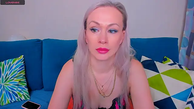 Snapshot of EllenMoore chatting on September 14, 3:05 am EllenMoore online show from September 14, 3:05 am