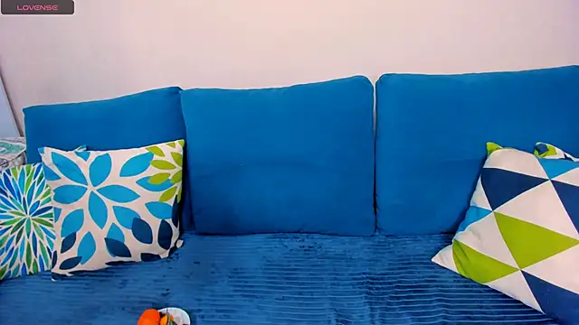 Snapshot of EllenMoore chatting on November 17, 3:01 am EllenMoore online show from November 17, 3:01 am