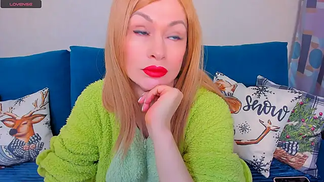 Snapshot of EllenMoore chatting on December 1, 3:11 am EllenMoore online show from December 1, 3:11 am