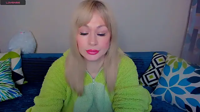 EllenMoore online show from April 28, 3:11 am