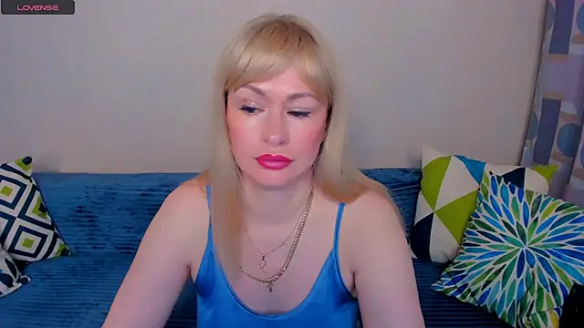 EllenMoore online show from June 22, 3:19 am