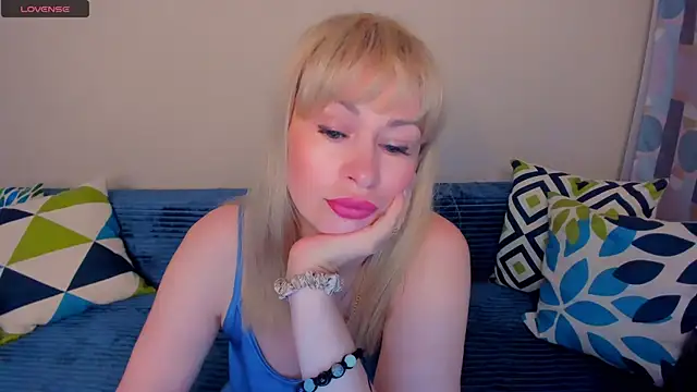 EllenMoore online show from July 25, 3:04 am