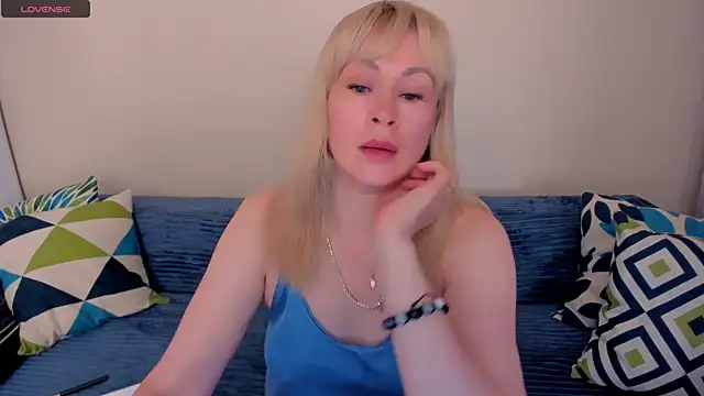 EllenMoore online show from August 4, 3:10 am
