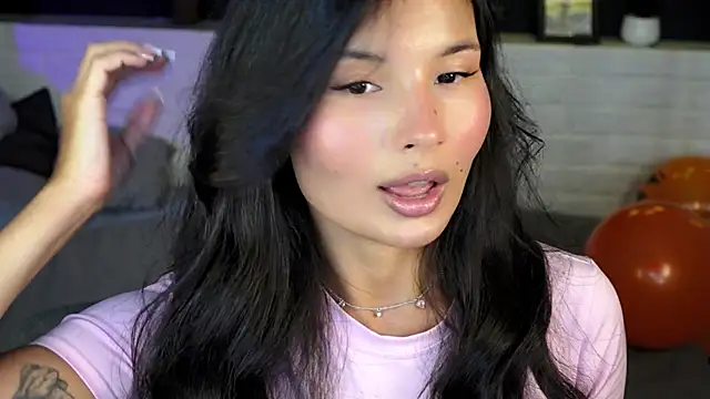 Snapshot of ErikaSoft chatting on October 28, 1:58 pm ErikaSoft online show from October 28, 1:58 pm