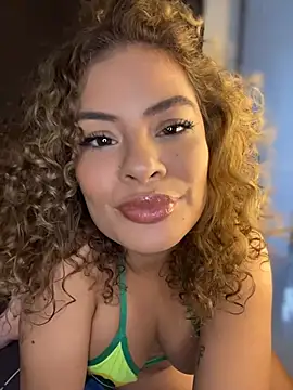 Snapshot of Rachell_More chatting on June 19, 9:29 pm Rachell More online show from June 19, 9:29 pm