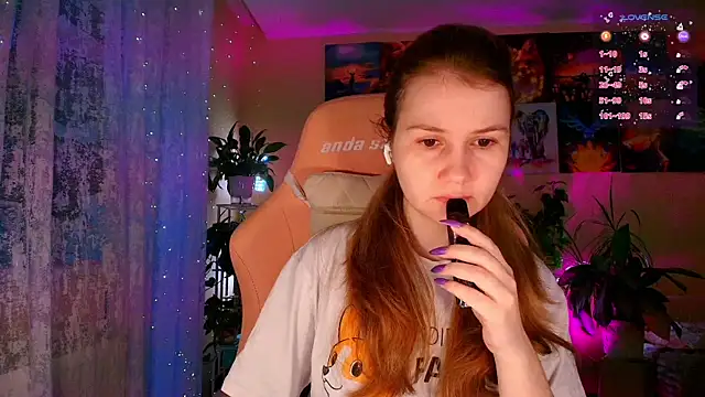 Snapshot of GoodWitch_ chatting on November 30, 7:45 am GoodWitch online show from November 30, 7:45 am