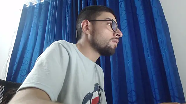 Snapshot of fvckolombianguyy chatting on February 7, 4:37 am fvckolombianguyy online show from February 7, 4:37 am