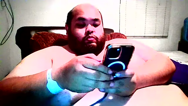 Snapshot of Pantychubs69 chatting on November 19, 4:45 am Pantychubs69 online show from November 19, 4:45 am