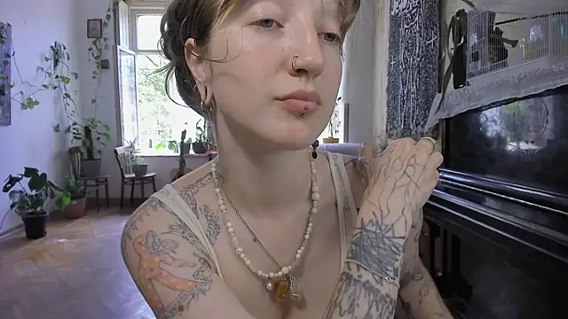 Snapshot of Miranda2_0 chatting on July 4, 9:04 am Miranda2 0 online show from July 4, 9:04 am