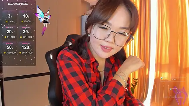 Snapshot of azure_moon2 chatting on October 6, 9:40 am azure moon2 online show from October 6, 9:40 am