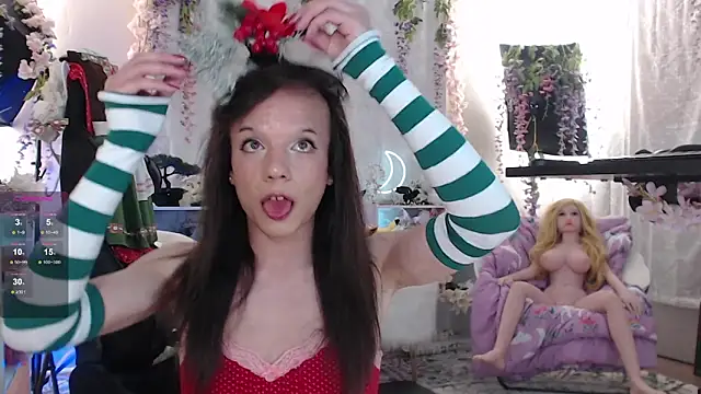 Snapshot of xxhayleemariexx chatting on December 23, 2:13 am xxhayleemariexx online show from December 23, 2:13 am